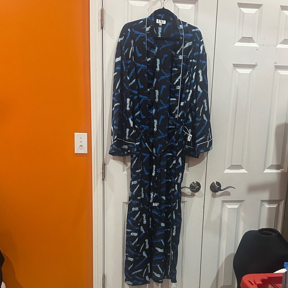 NEW Tag Women's Blue and White Pajama Set size M-L
